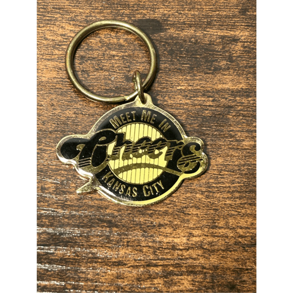 Vintage Cheers Bar “Meet Me in Kansas City” Black Metal Keychain - Picture 4 of 8